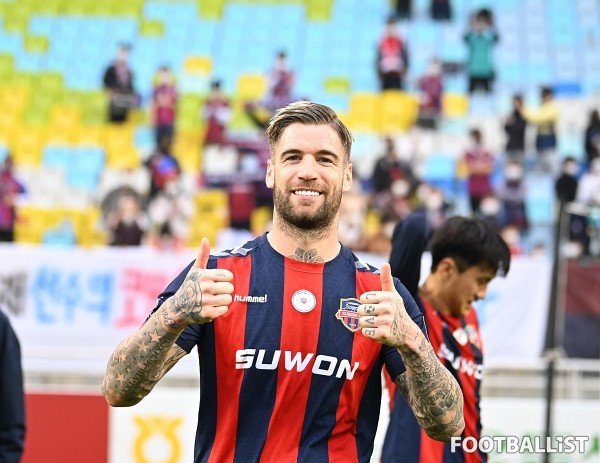  尤文旧将反戈破门弑旧主  