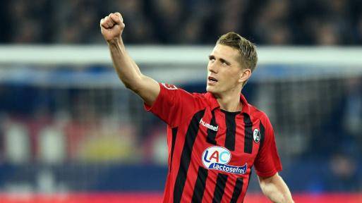  弗赖堡客场爆冷取胜，终结领头羊不败金身